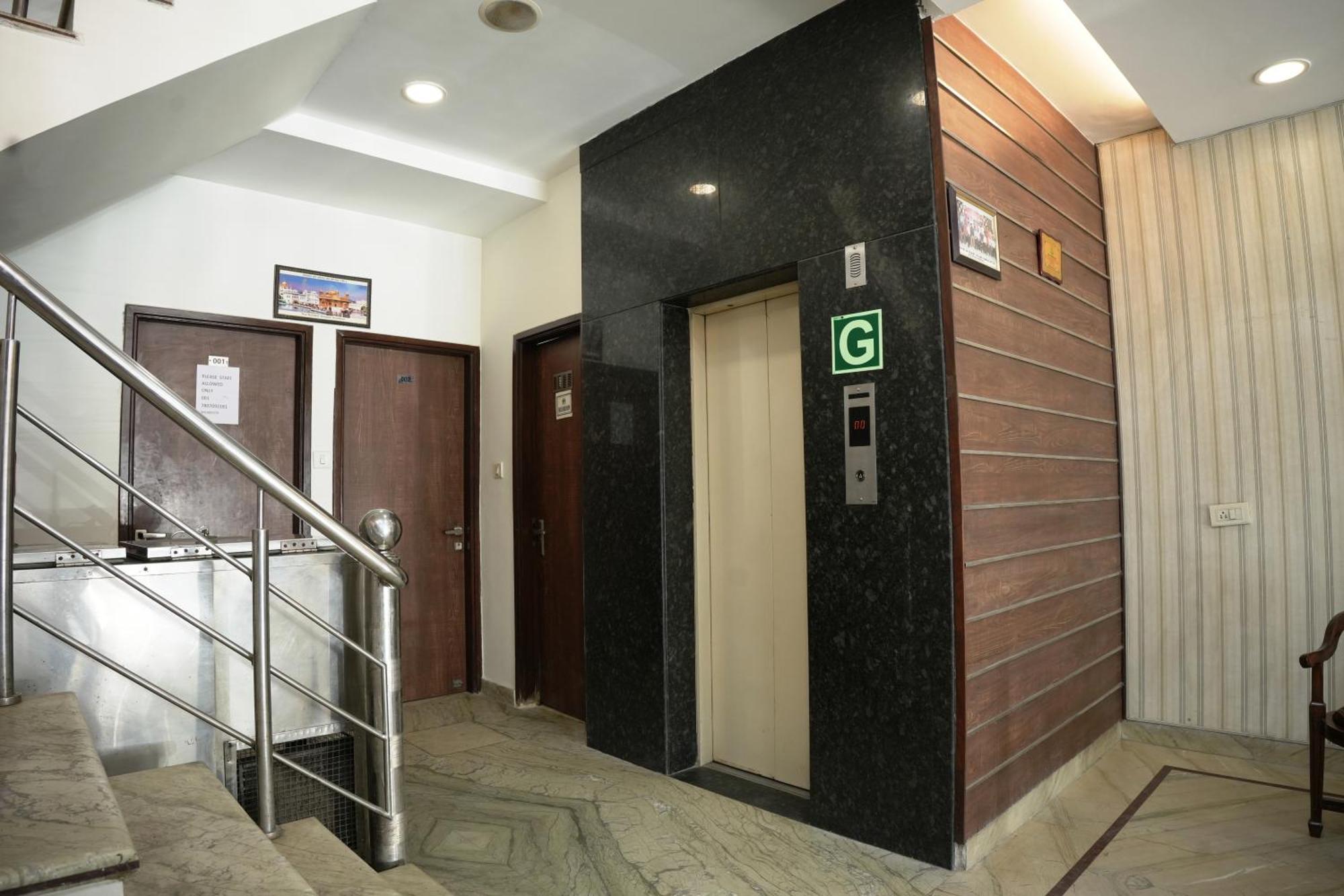 Hotel Holiday Comfort Αμριτσάρ Εξωτερικό φωτογραφία