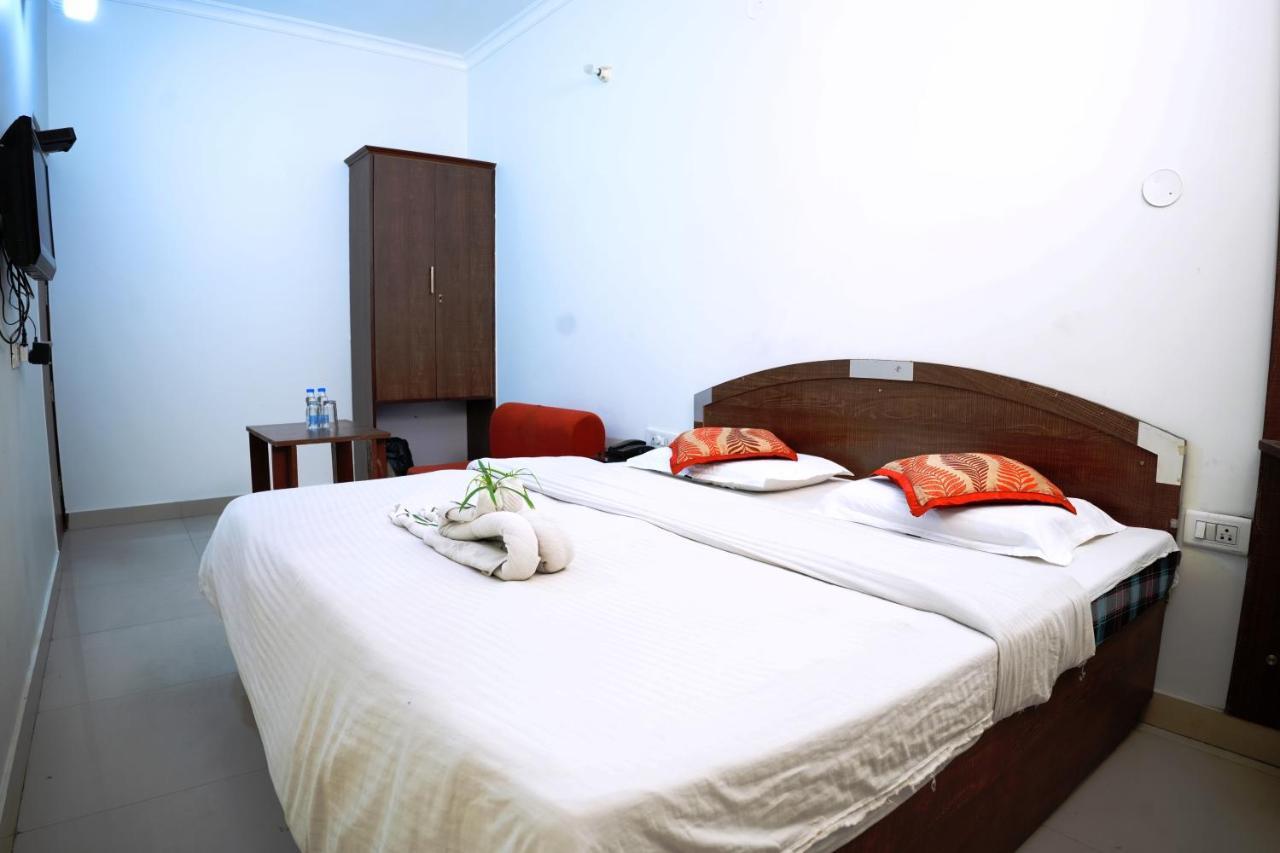 Hotel Holiday Comfort Αμριτσάρ Εξωτερικό φωτογραφία