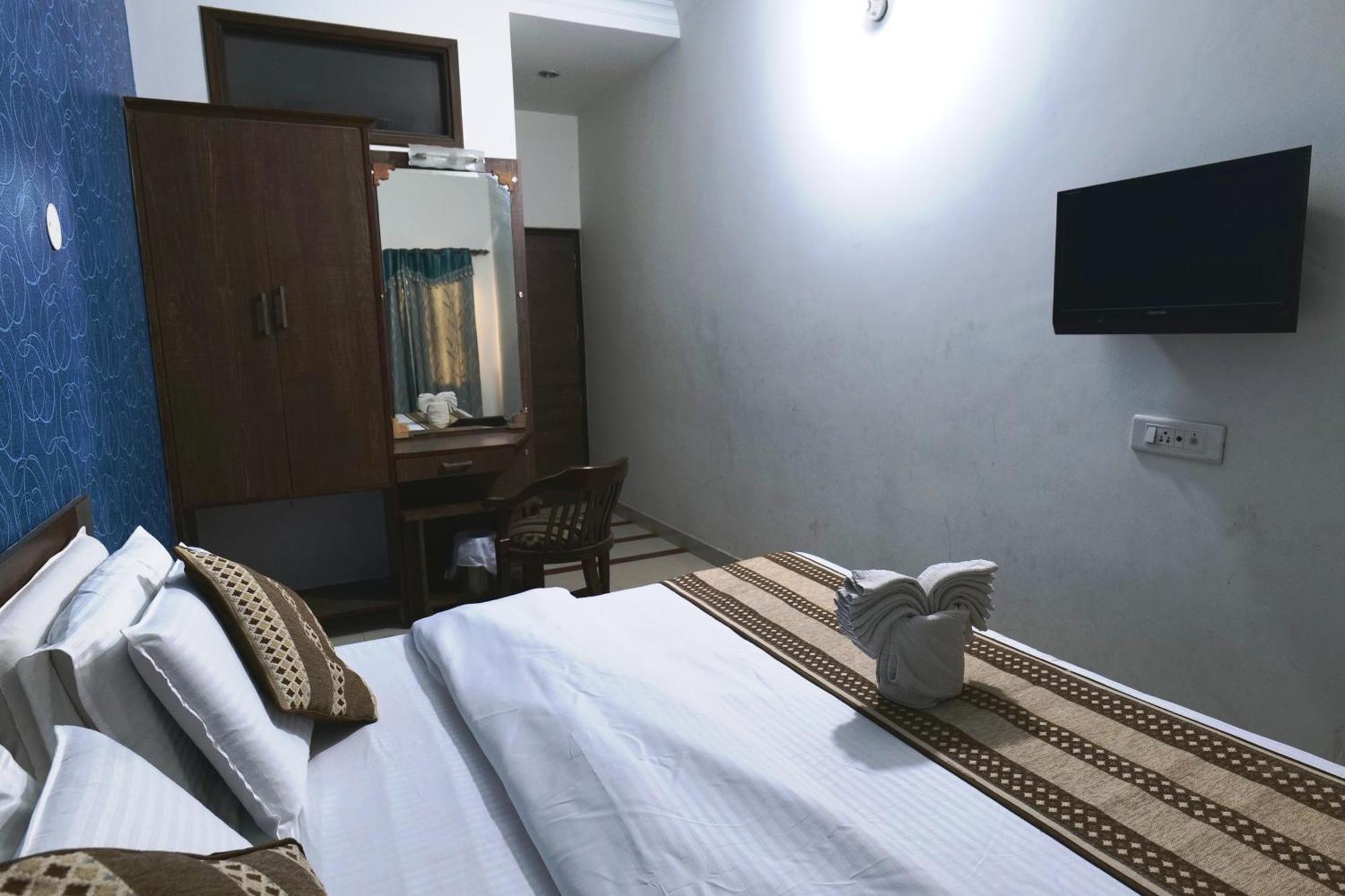 Hotel Holiday Comfort Αμριτσάρ Εξωτερικό φωτογραφία