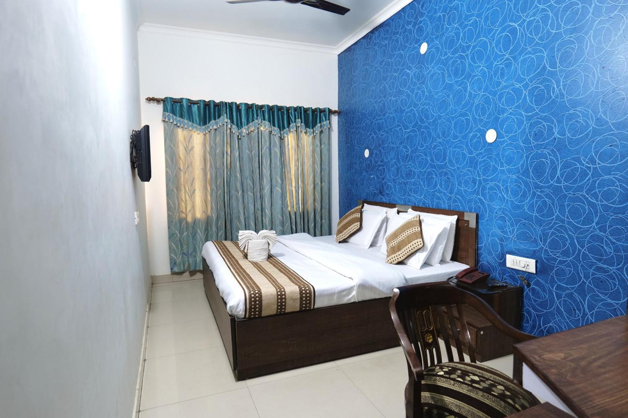 Hotel Holiday Comfort Αμριτσάρ Εξωτερικό φωτογραφία