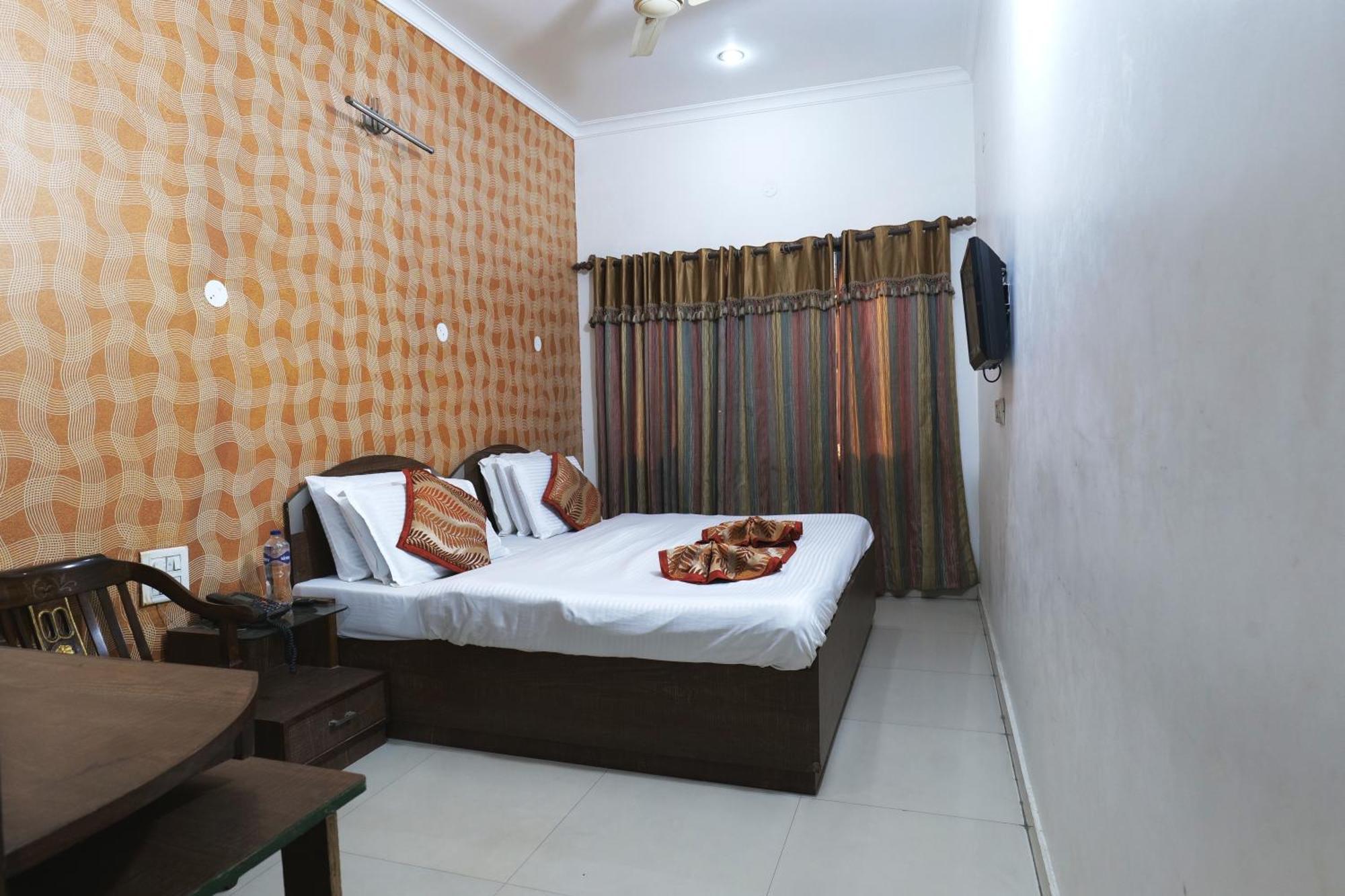 Hotel Holiday Comfort Αμριτσάρ Εξωτερικό φωτογραφία