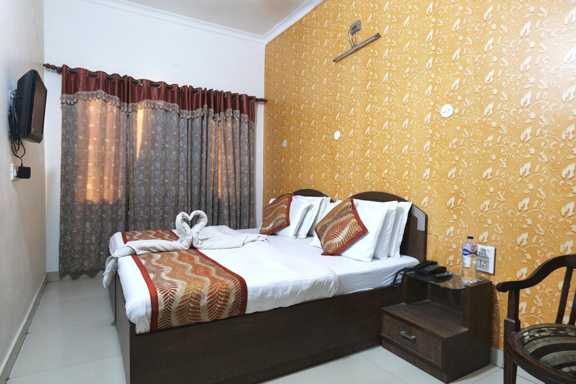 Hotel Holiday Comfort Αμριτσάρ Εξωτερικό φωτογραφία