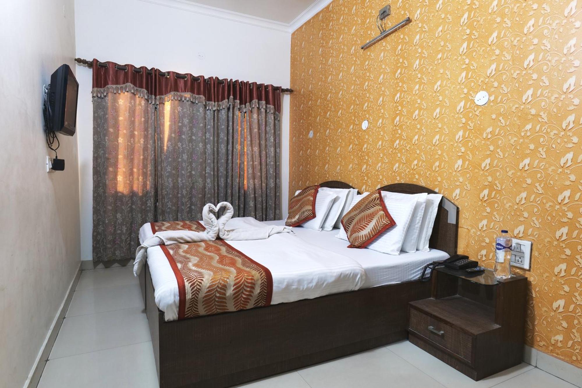 Hotel Holiday Comfort Αμριτσάρ Εξωτερικό φωτογραφία