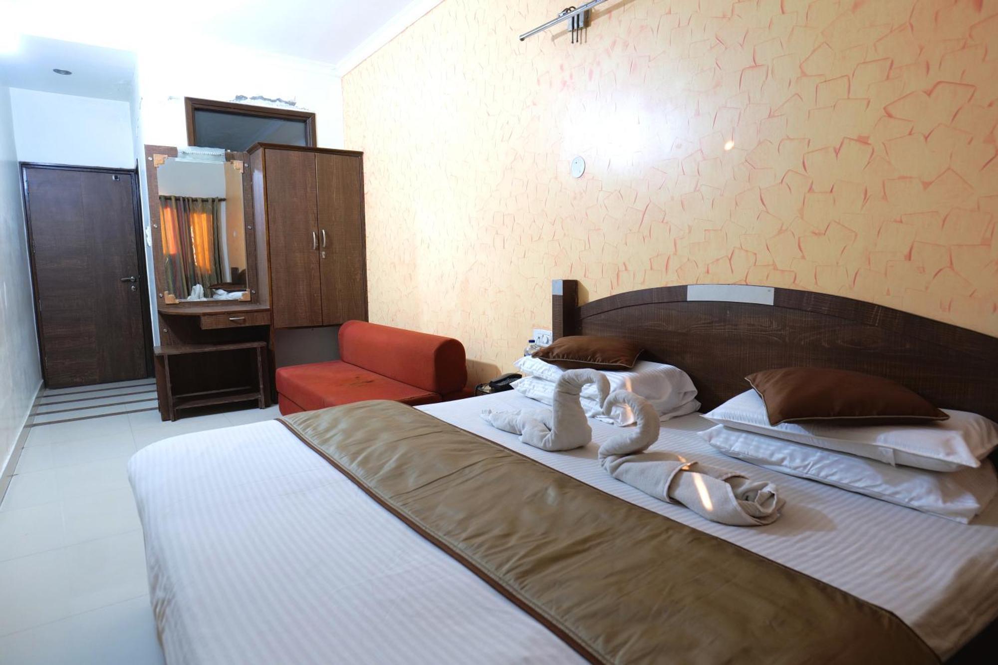 Hotel Holiday Comfort Αμριτσάρ Εξωτερικό φωτογραφία