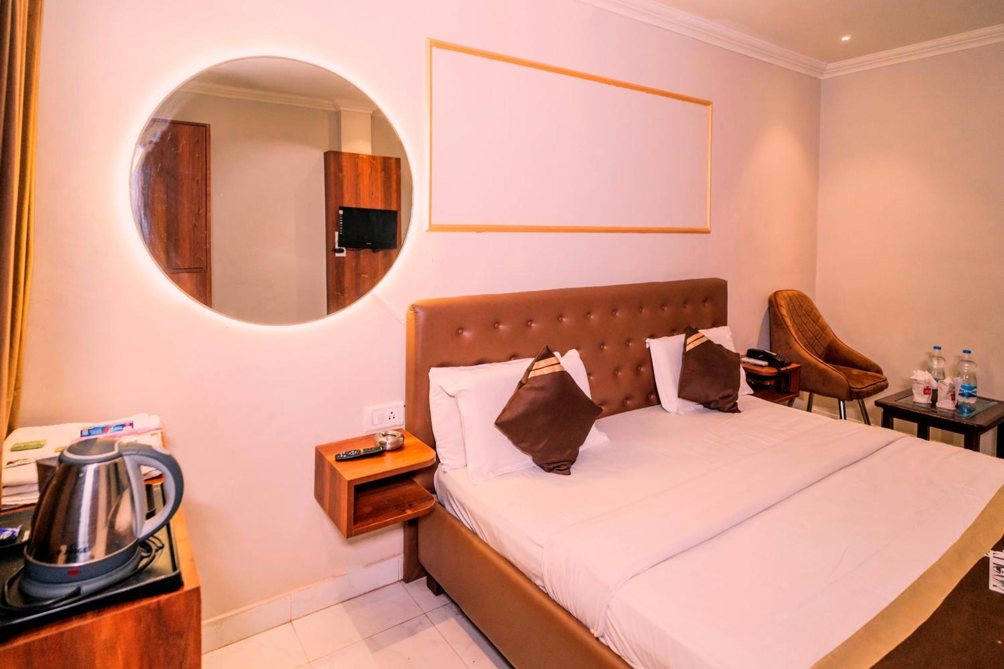 Hotel Holiday Comfort Αμριτσάρ Εξωτερικό φωτογραφία