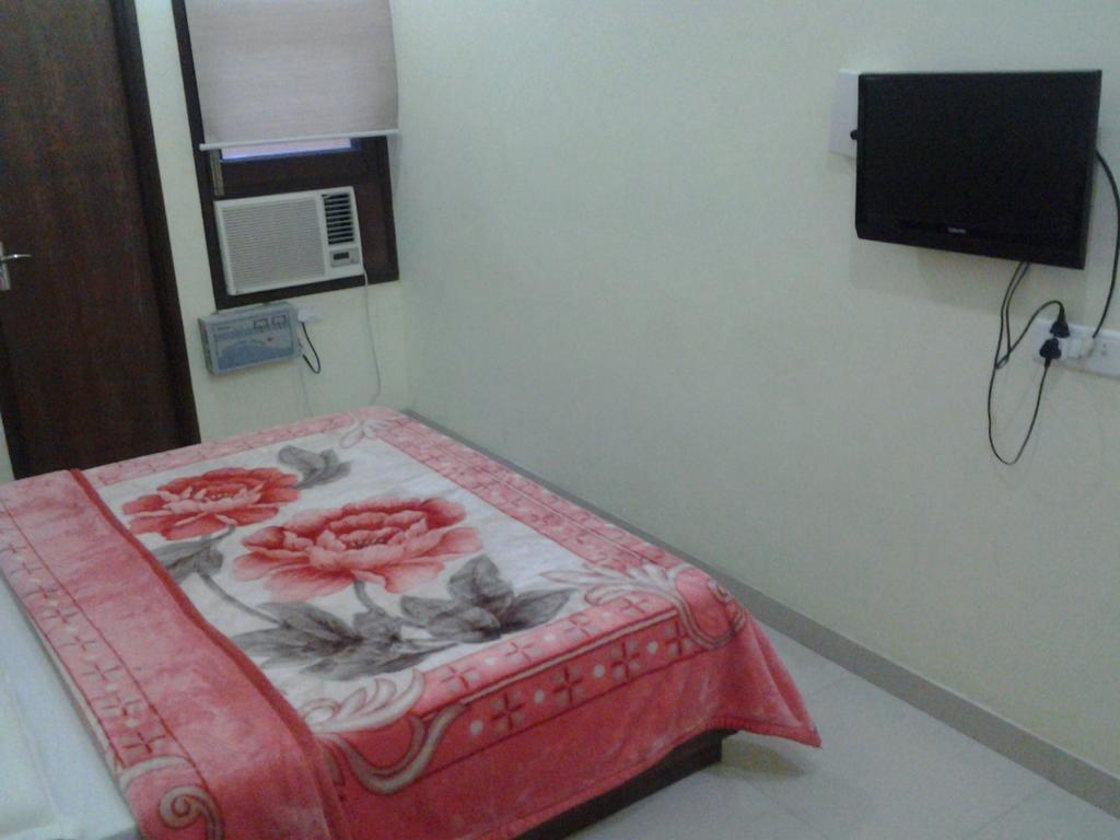 Hotel Holiday Comfort Αμριτσάρ Εξωτερικό φωτογραφία