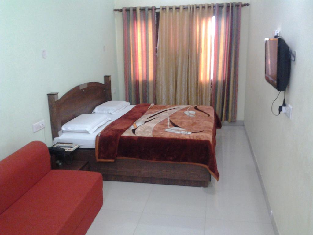 Hotel Holiday Comfort Αμριτσάρ Εξωτερικό φωτογραφία